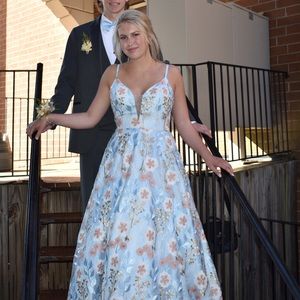 Clarisse prom dress. Like new condition,